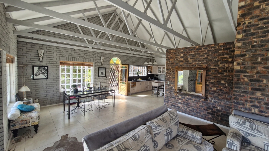 5 Bedroom Property for Sale in Middedorp Western Cape